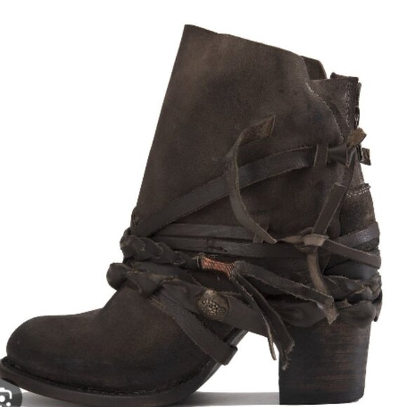 Freebird by Steven Cairo Tan Boots Size 10 NIB - Picture 2 of 3